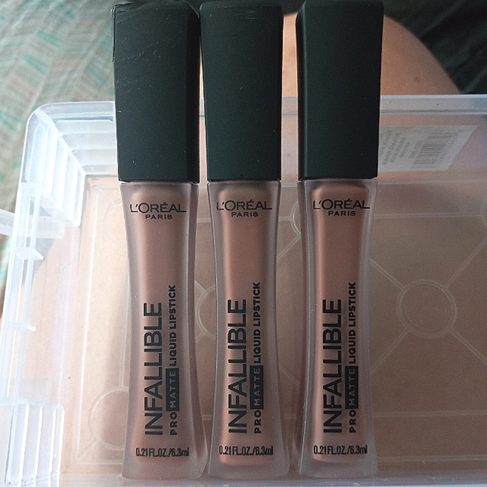 Loreal infallible lipstick bund